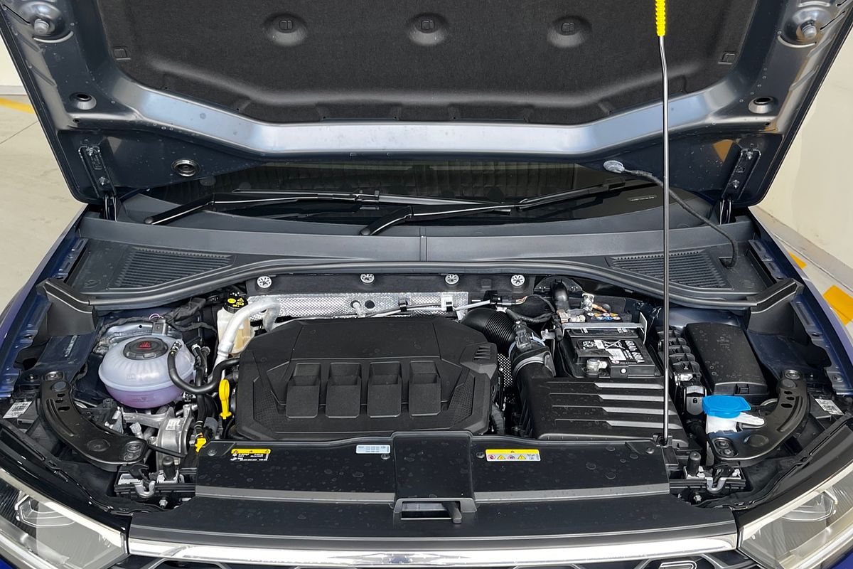 2024 Volkswagen T-Roc 140TSI R-Line D11