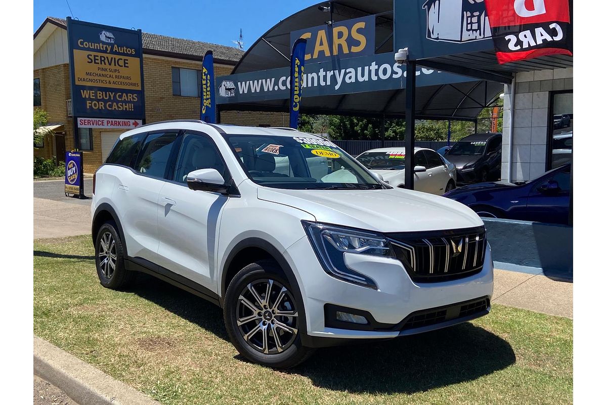 2023 Mahindra XUV700 AX7L