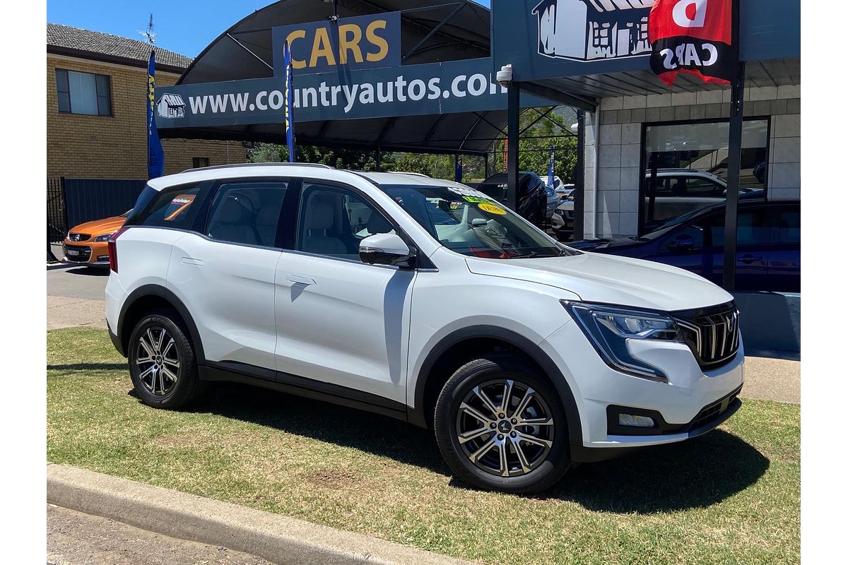 2023 Mahindra XUV700 AX7L