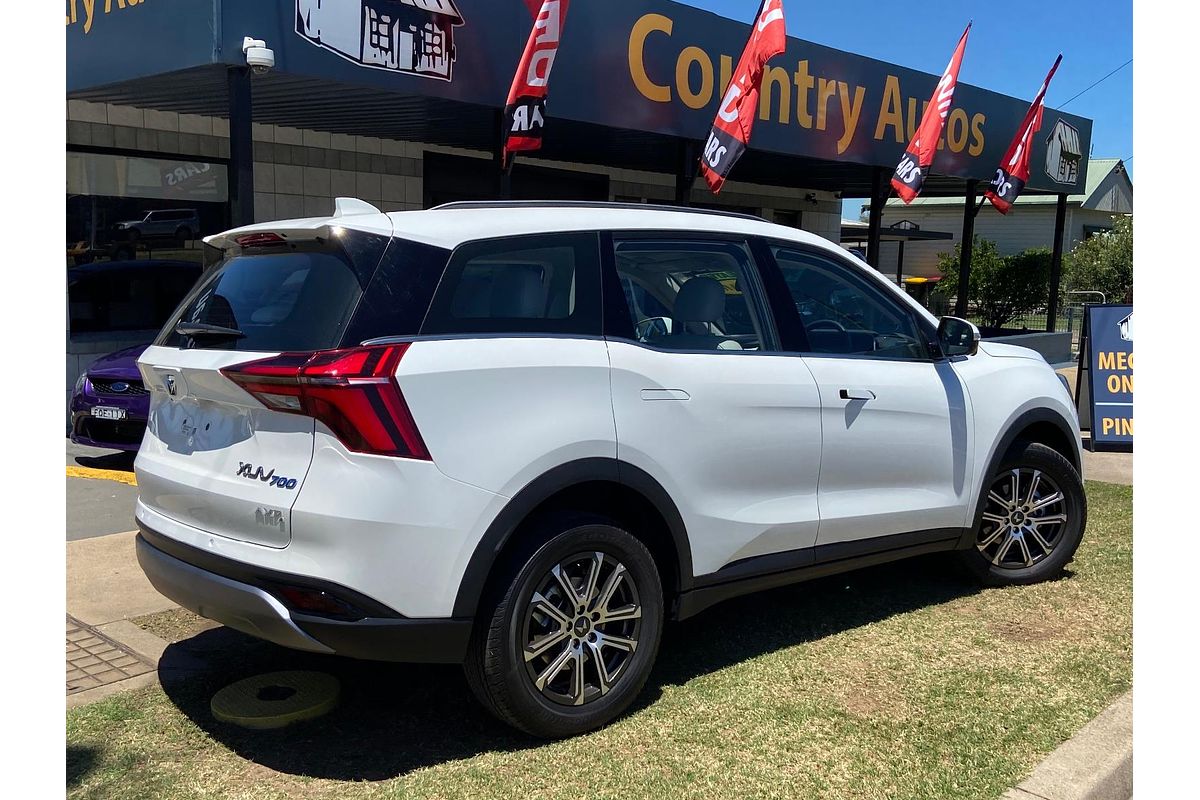 2023 Mahindra XUV700 AX7L