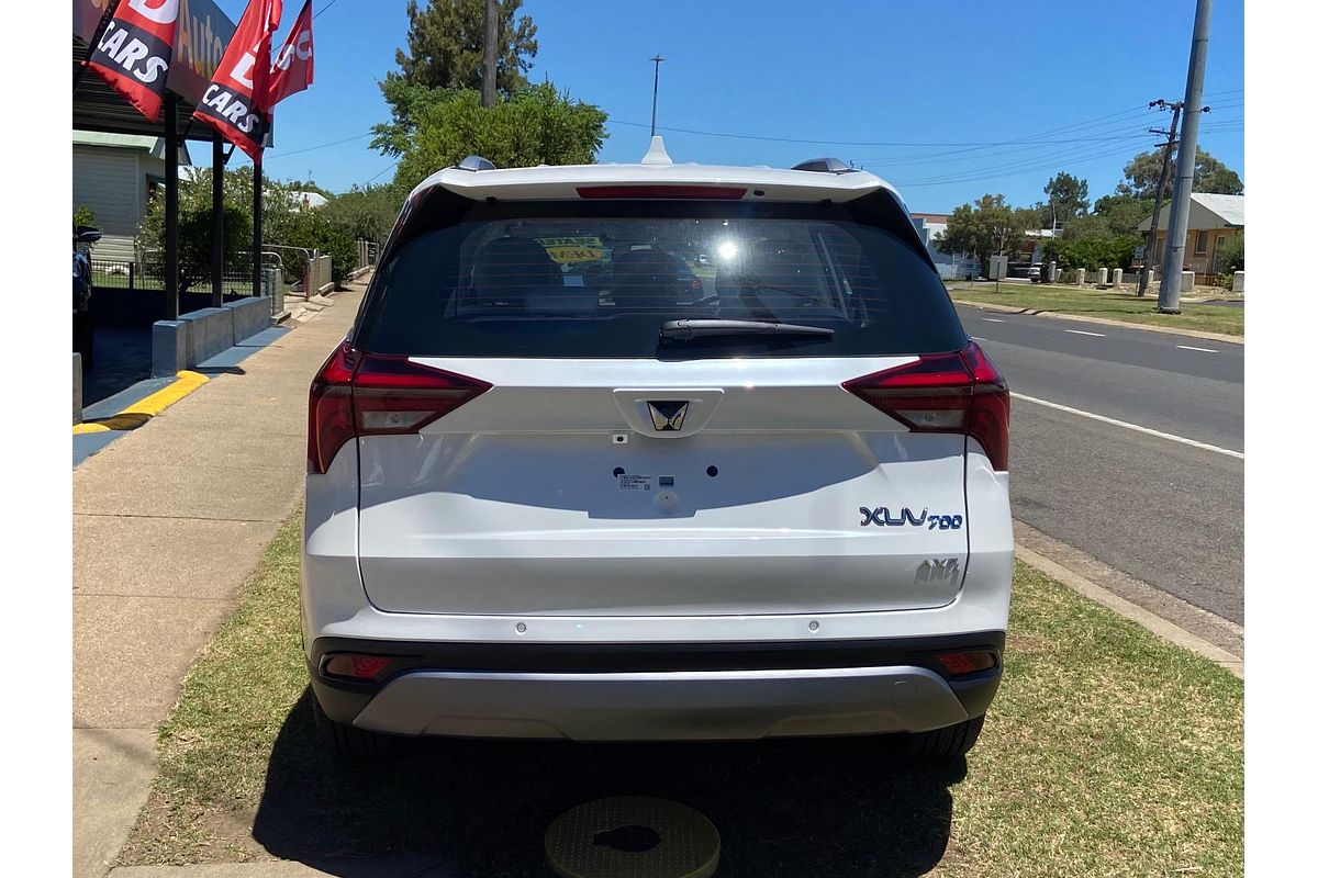2023 Mahindra XUV700 AX7L