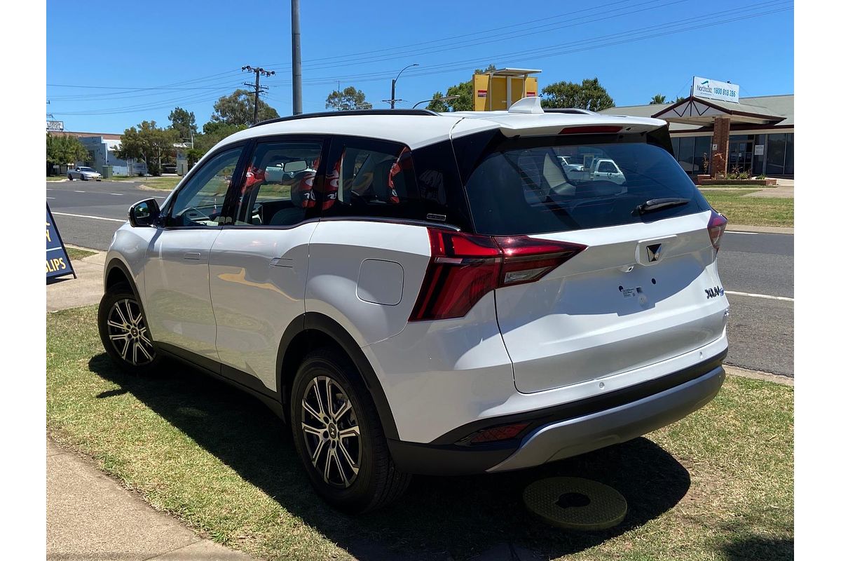 2023 Mahindra XUV700 AX7L