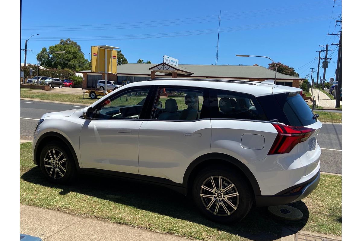 2023 Mahindra XUV700 AX7L