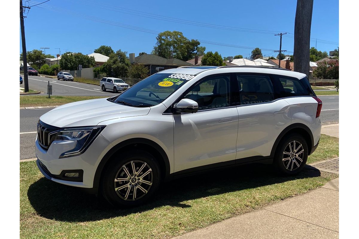 2023 Mahindra XUV700 AX7L
