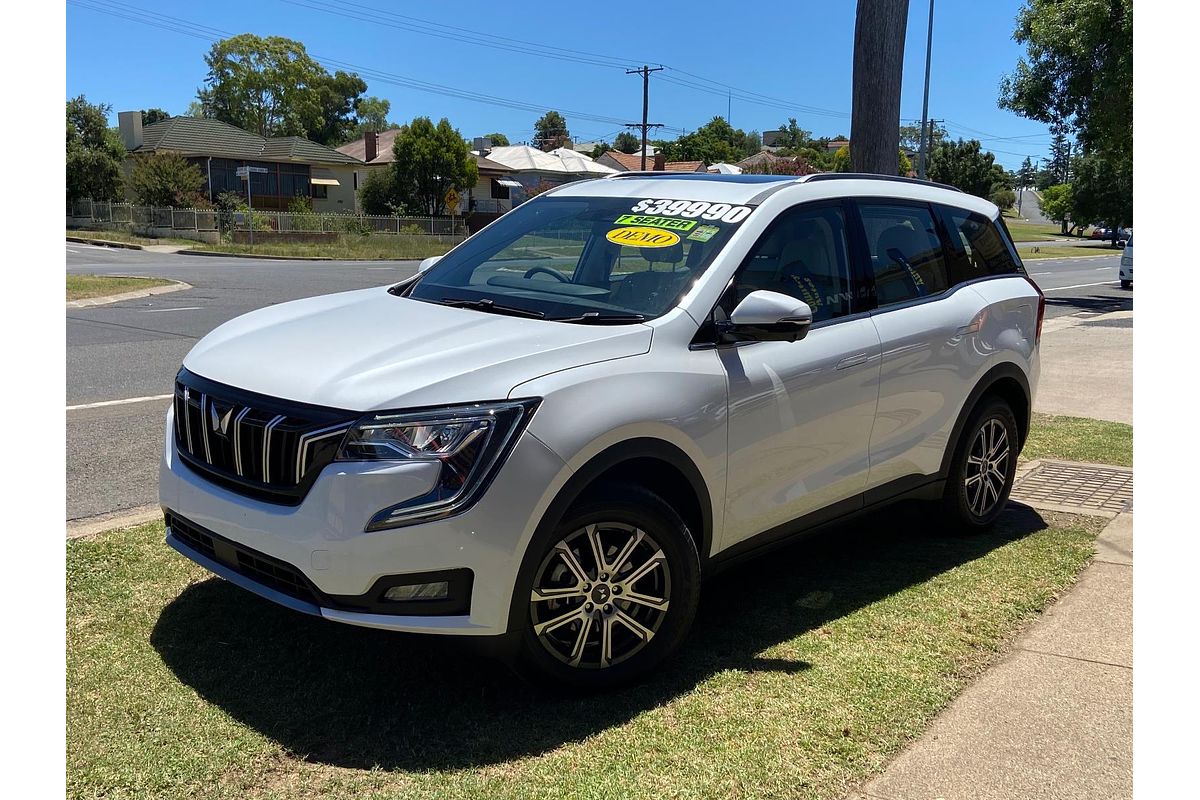 2023 Mahindra XUV700 AX7L