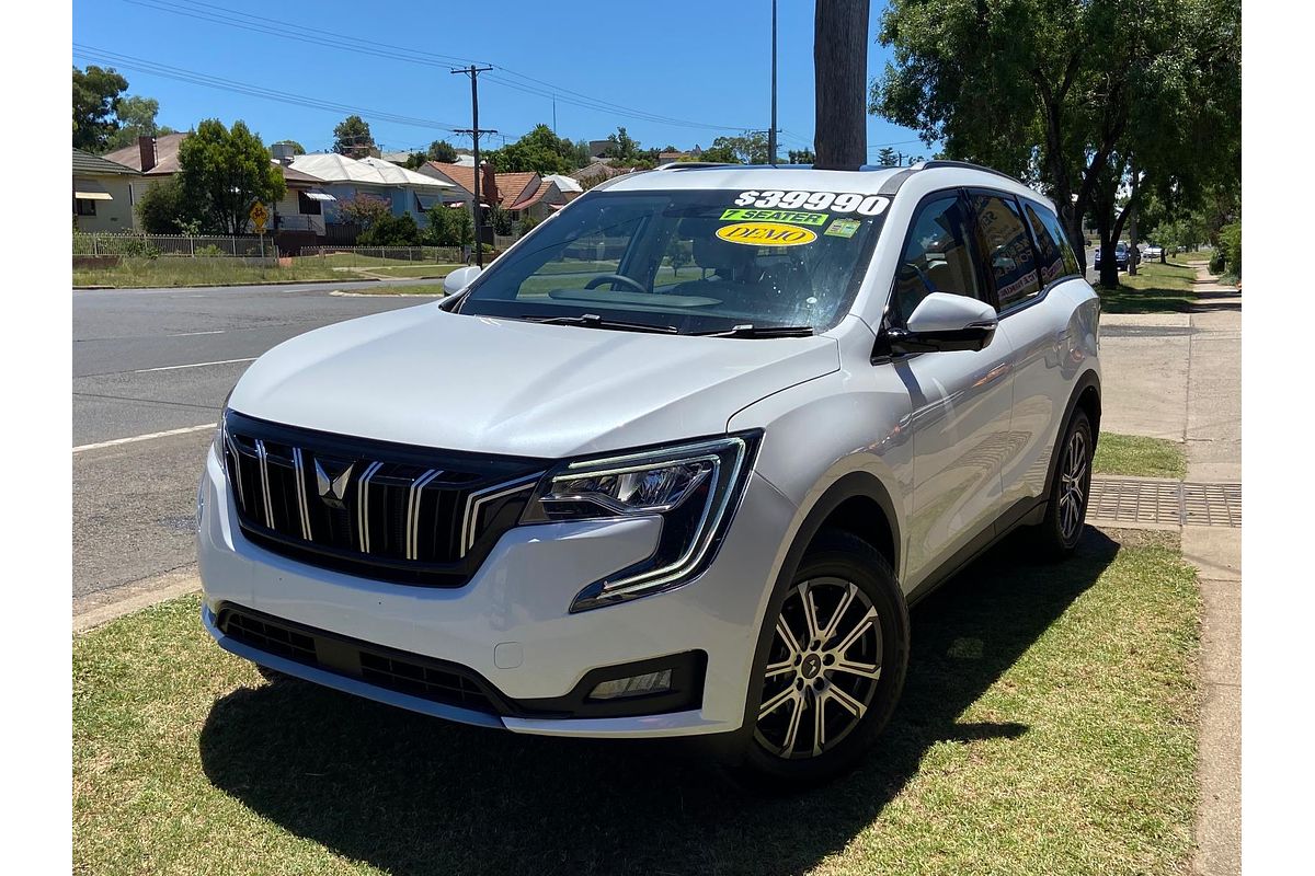 2023 Mahindra XUV700 AX7L