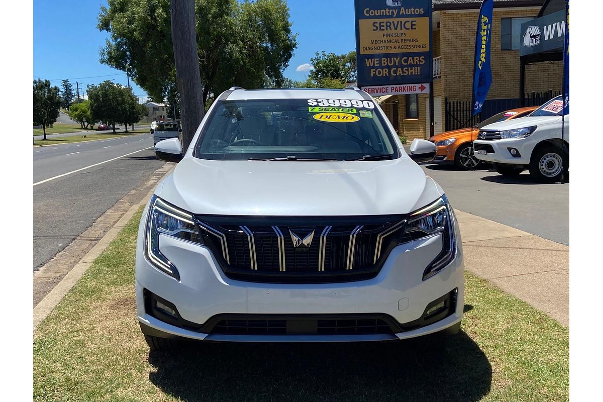 2023 Mahindra XUV700 AX7L
