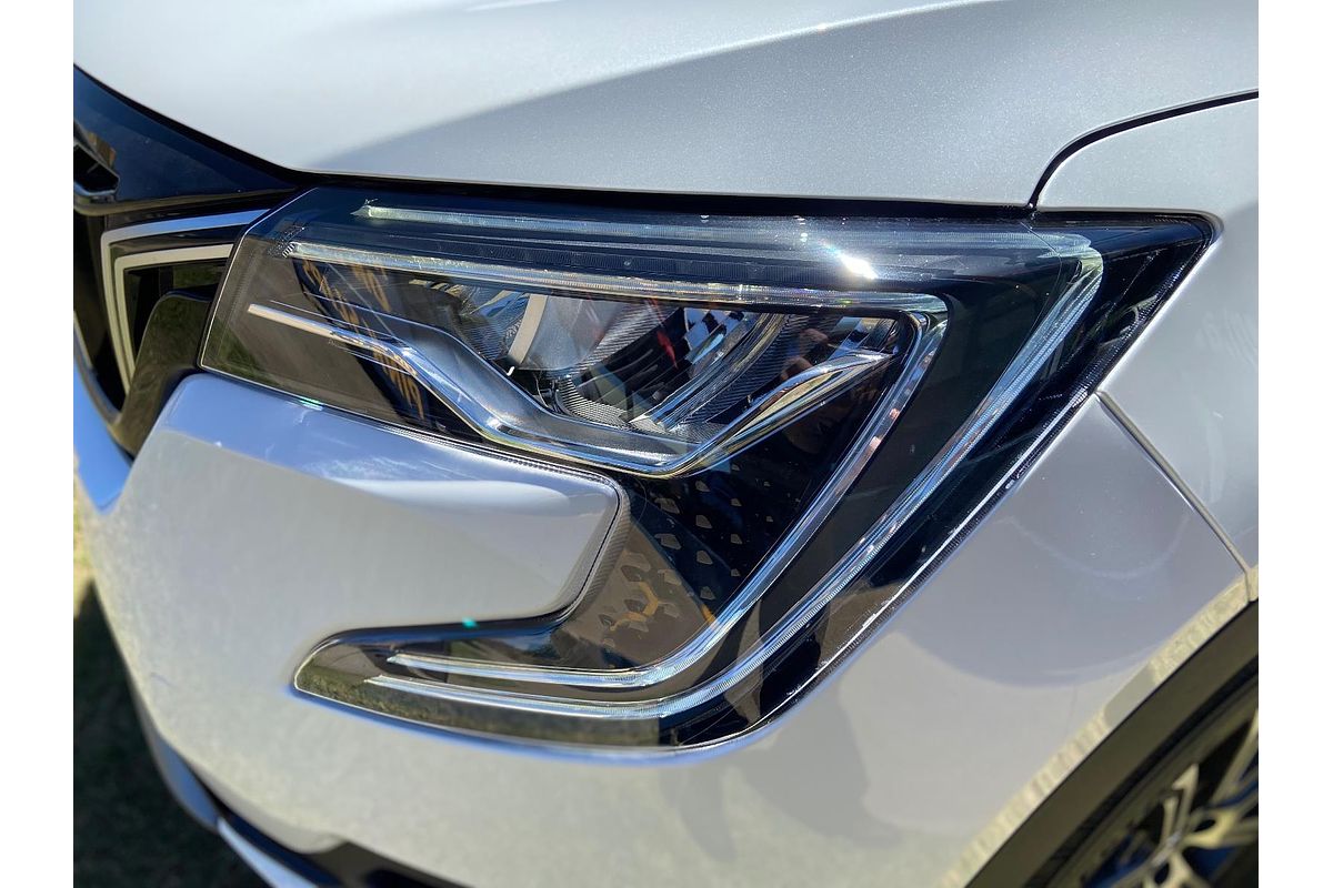 2023 Mahindra XUV700 AX7L
