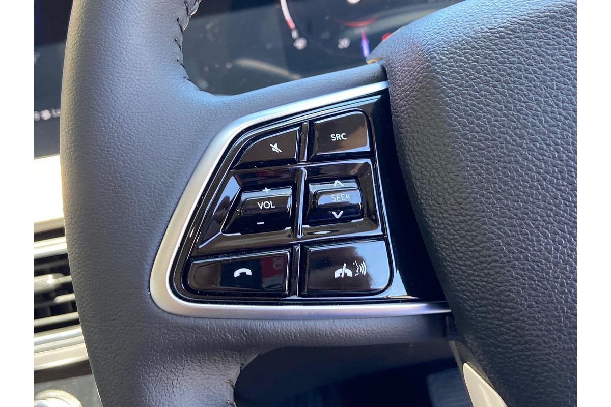2023 Mahindra XUV700 AX7L
