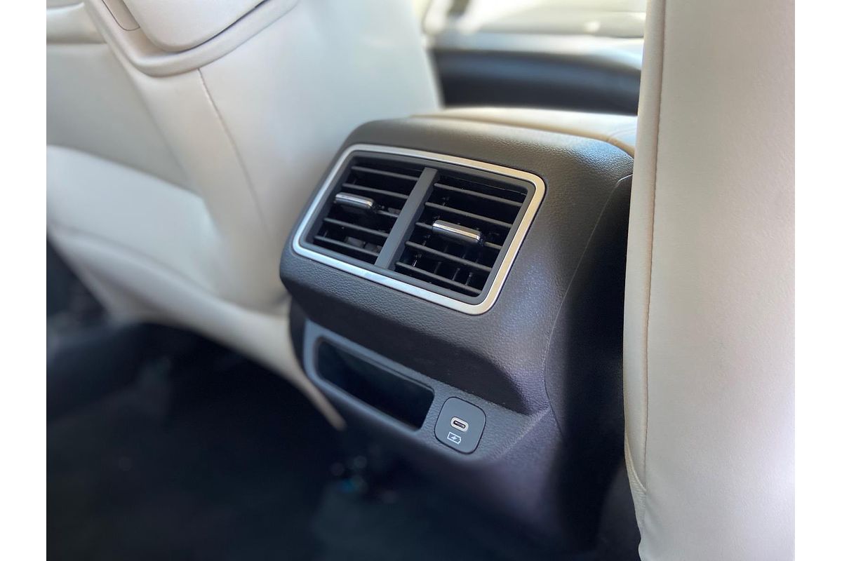 2023 Mahindra XUV700 AX7L