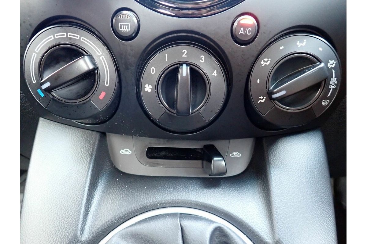 2013 Mazda 2 Neo DE MY13