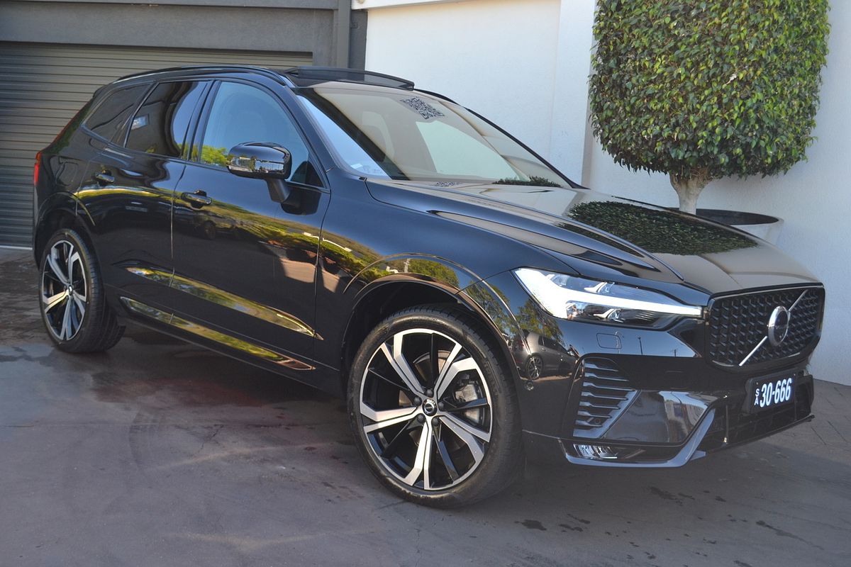 2022 Volvo XC60 B6 R-Design