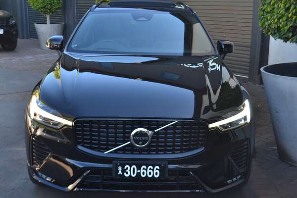 2022 Volvo XC60 B6 R-Design