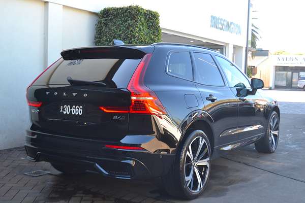 2022 Volvo XC60 B6 R-Design