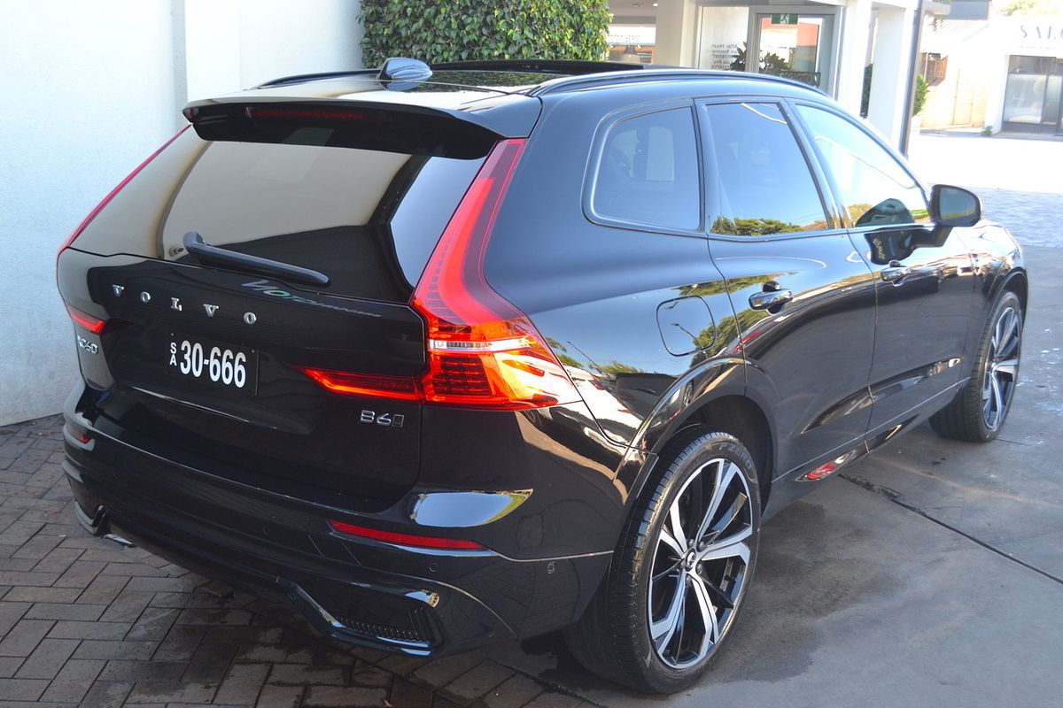 2022 Volvo XC60 B6 R-Design