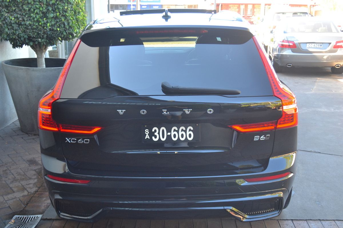 2022 Volvo XC60 B6 R-Design