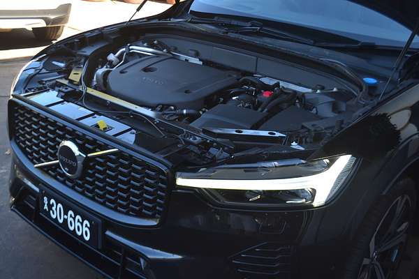 2022 Volvo XC60 B6 R-Design