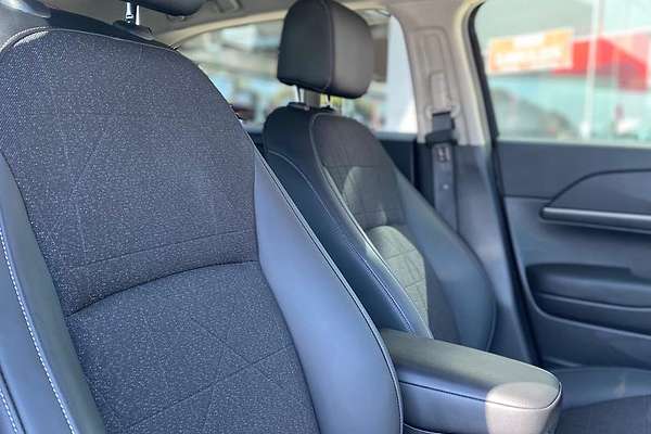 2023 Honda HR-V e:HEV L