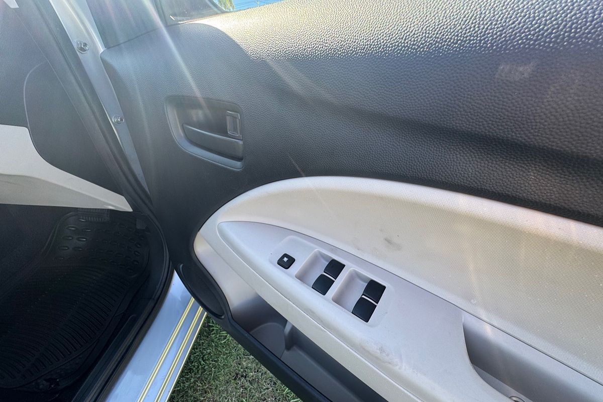 2013 Mitsubishi Mirage ES LA