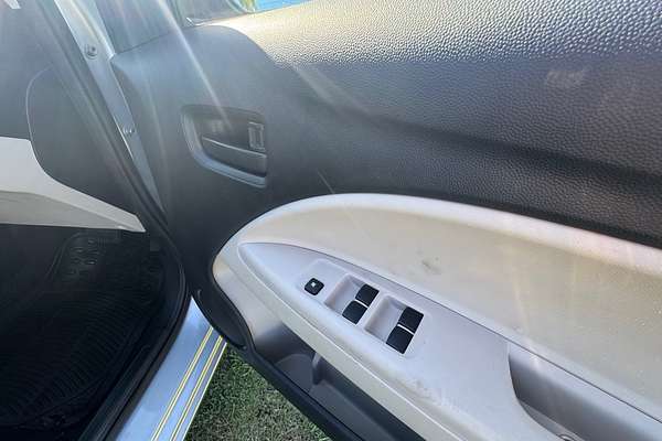 2013 Mitsubishi Mirage ES LA