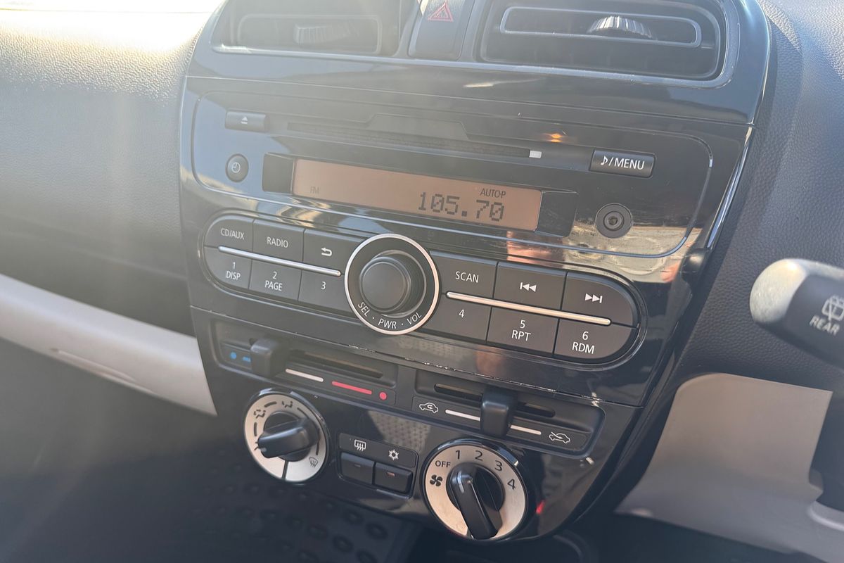 2013 Mitsubishi Mirage ES LA