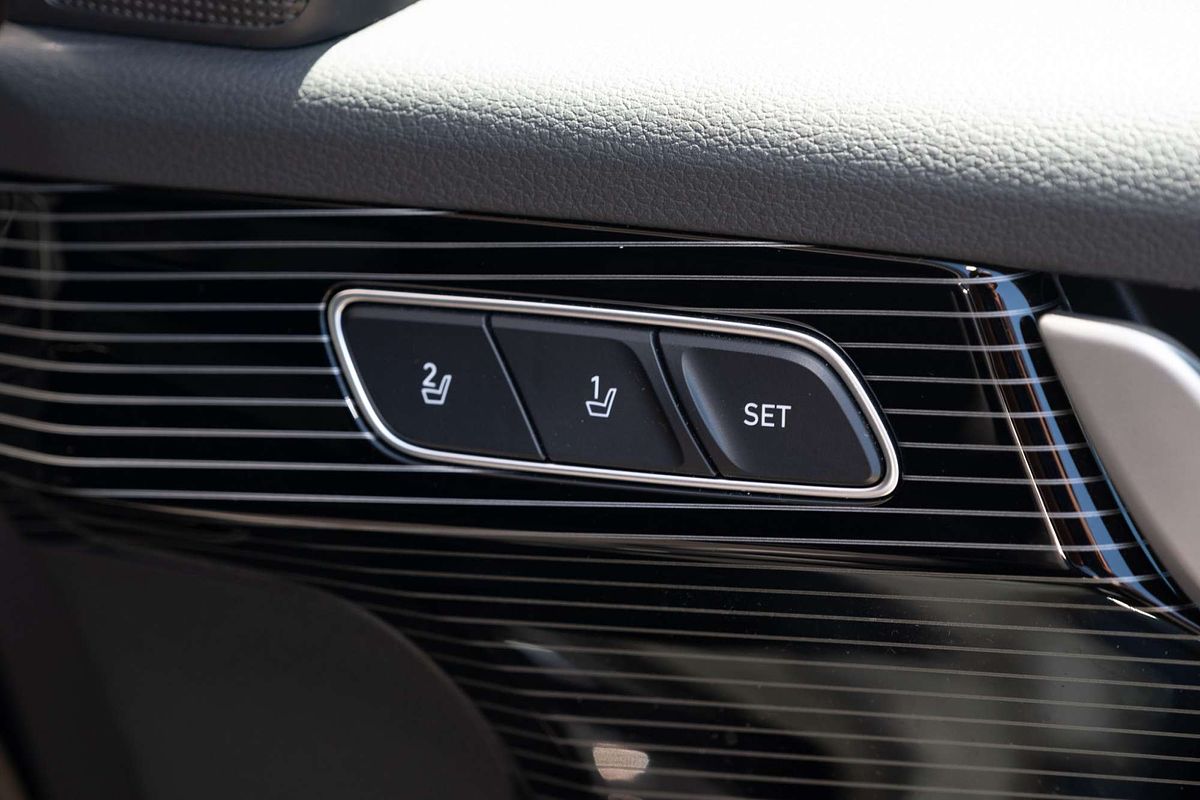 2024 Hyundai Palisade Calligraphy Black Ink LX2.V5