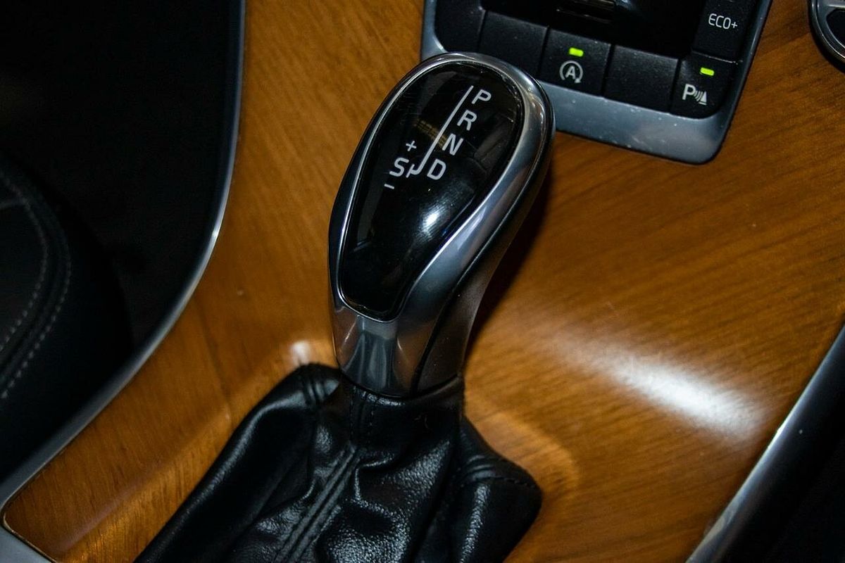 2016 Volvo XC60 T5 Luxury