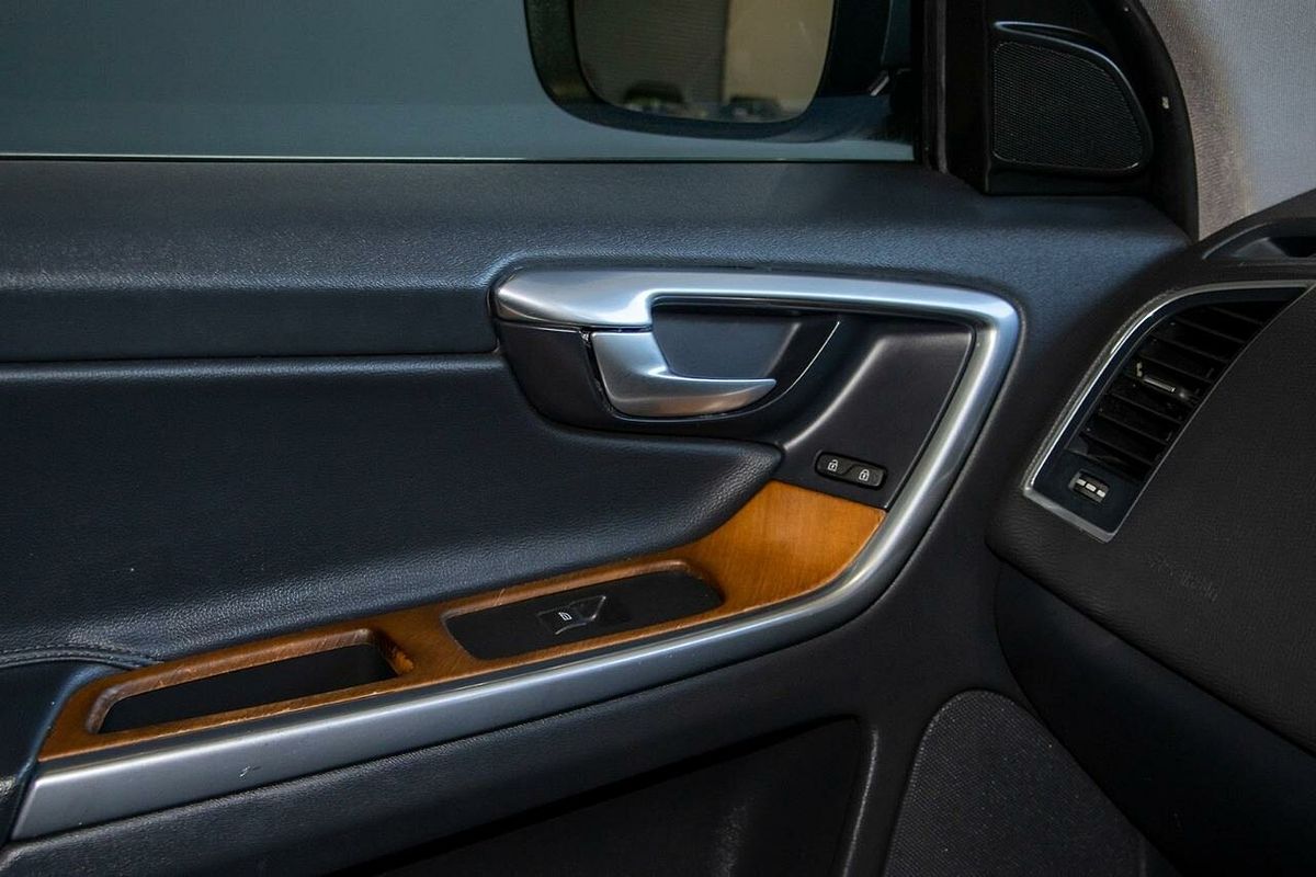 2016 Volvo XC60 T5 Luxury