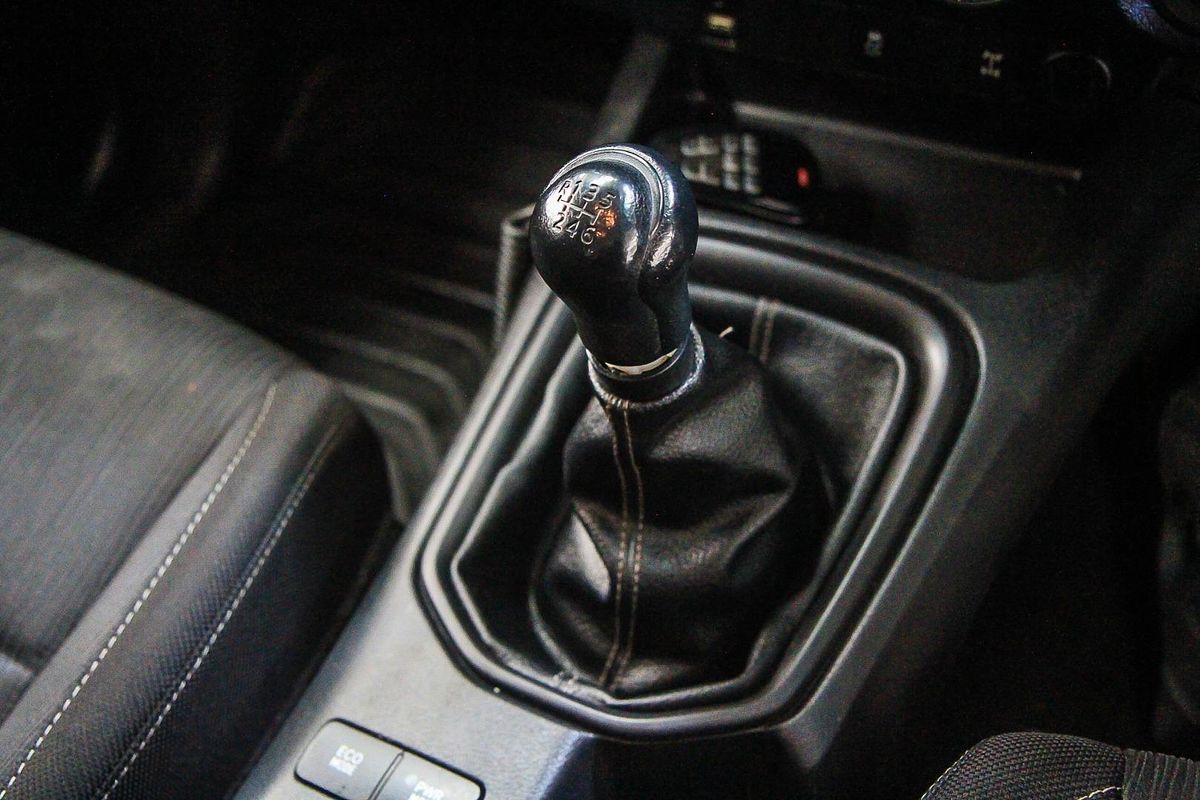 2016 Toyota Hilux SR GUN126R 4X4
