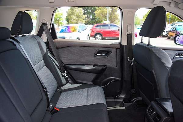 2024 Nissan X-TRAIL ST T33