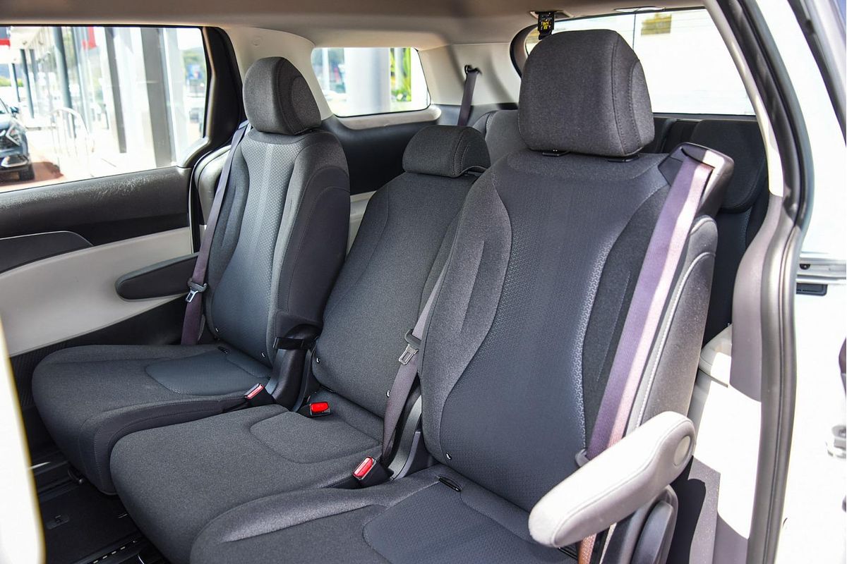 2024 Kia Carnival S KA4