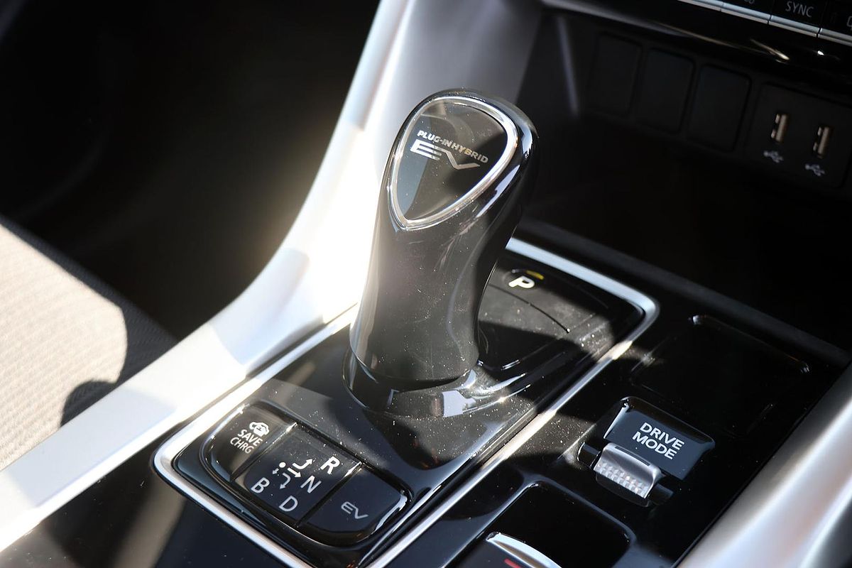 2024 Mitsubishi Eclipse Cross PHEV ES YB