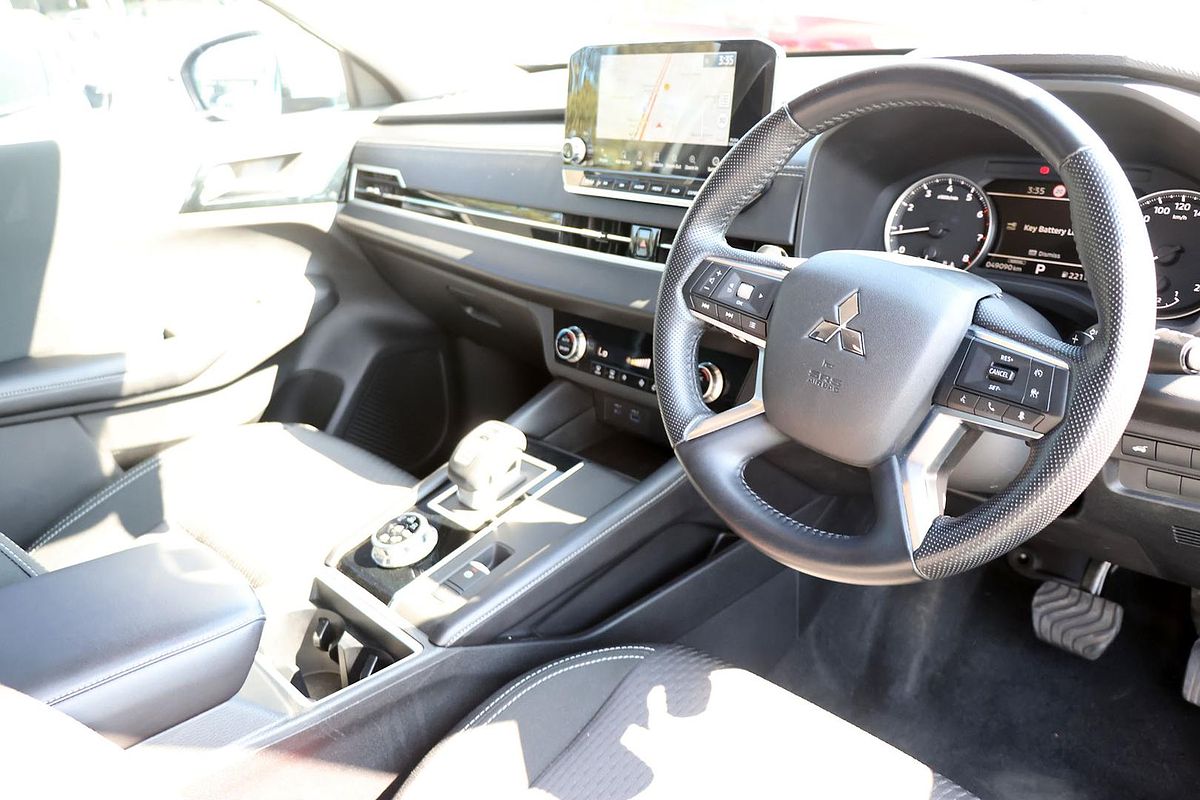 2022 Mitsubishi Outlander LS ZM