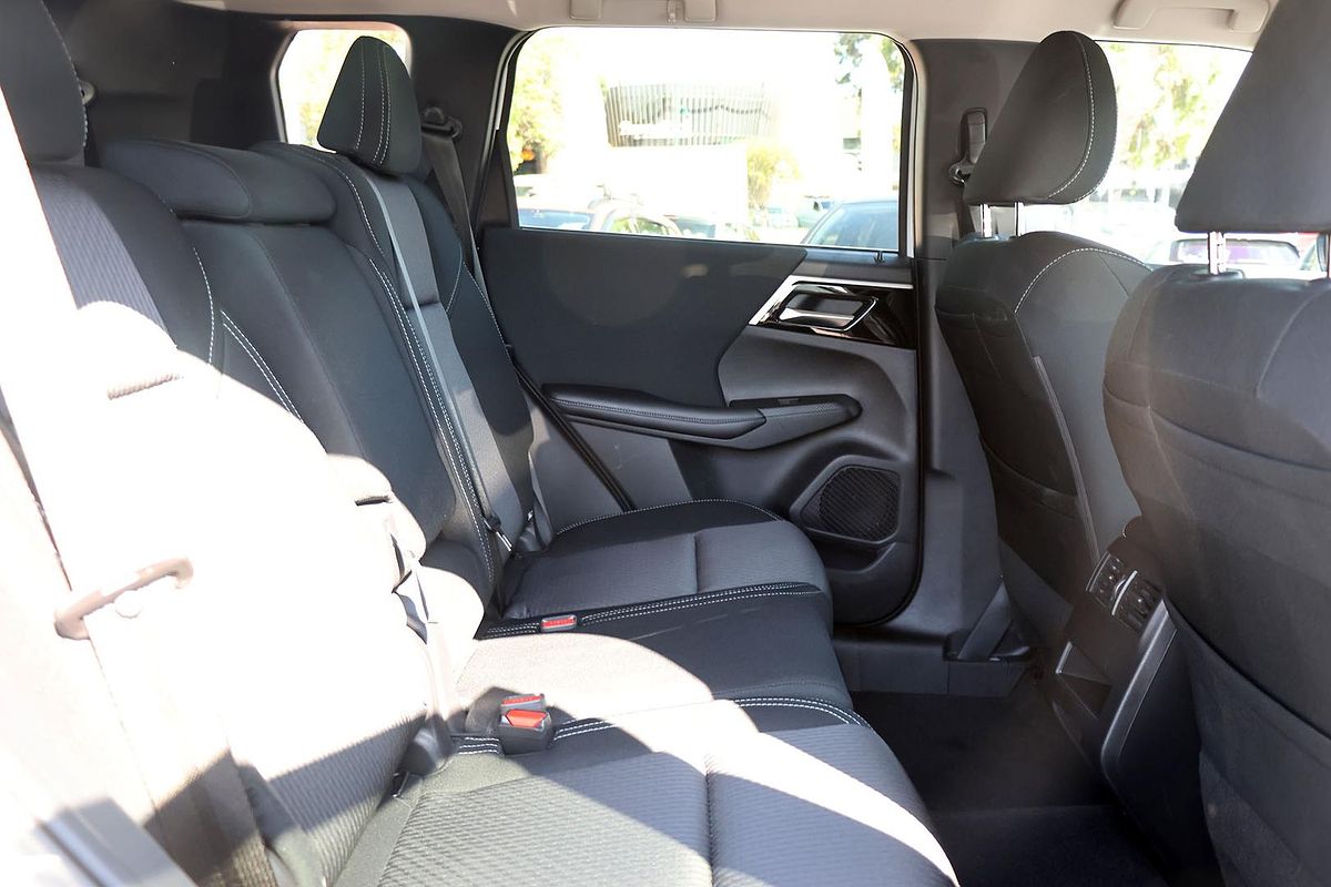2022 Mitsubishi Outlander LS ZM