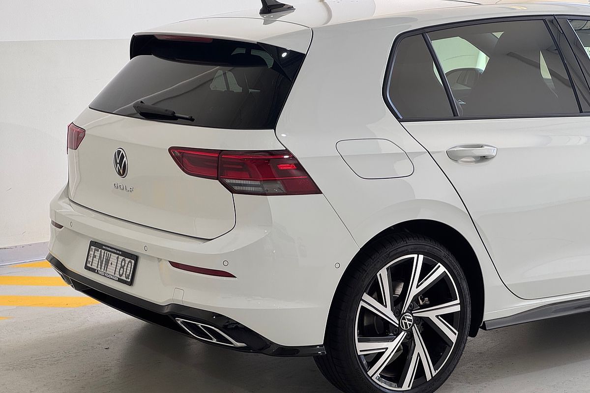 2024 Volkswagen Golf 110TSI R-Line 8