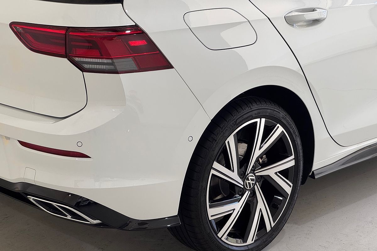 2024 Volkswagen Golf 110TSI R-Line 8