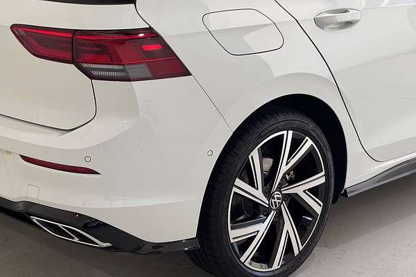 2024 Volkswagen Golf 110TSI R-Line 8