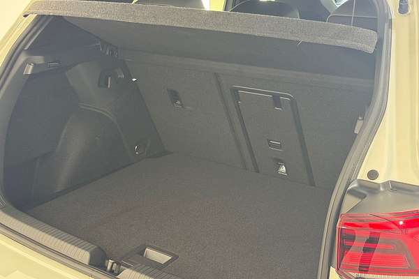 2024 Volkswagen Golf 110TSI R-Line 8