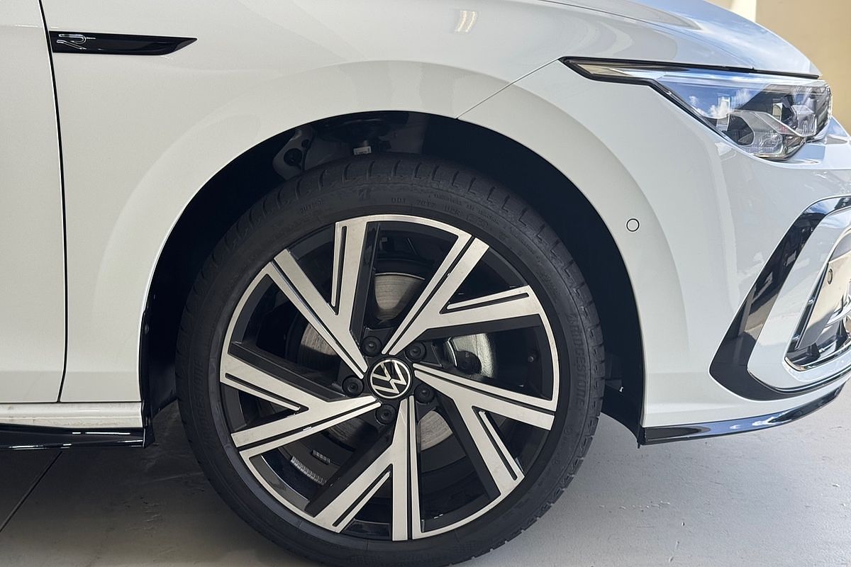 2024 Volkswagen Golf 110TSI R-Line 8