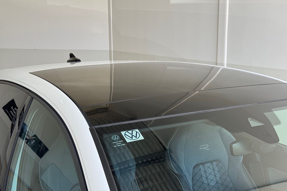 2024 Volkswagen Golf 110TSI R-Line 8