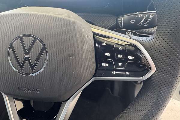 2024 Volkswagen Golf 110TSI R-Line 8