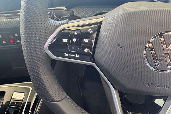 2024 Volkswagen Golf 110TSI R-Line 8