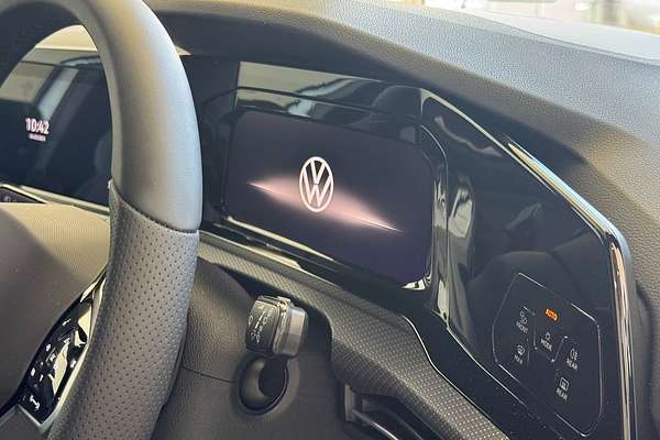 2024 Volkswagen Golf 110TSI R-Line 8
