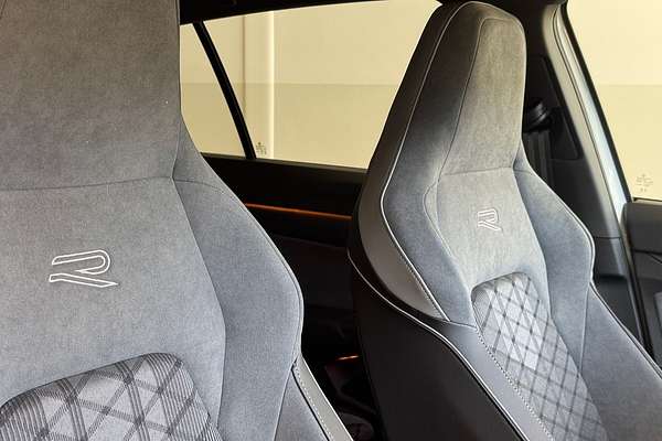 2024 Volkswagen Golf 110TSI R-Line 8