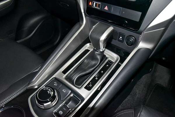 2019 Mitsubishi Pajero Sport Black Edition QE