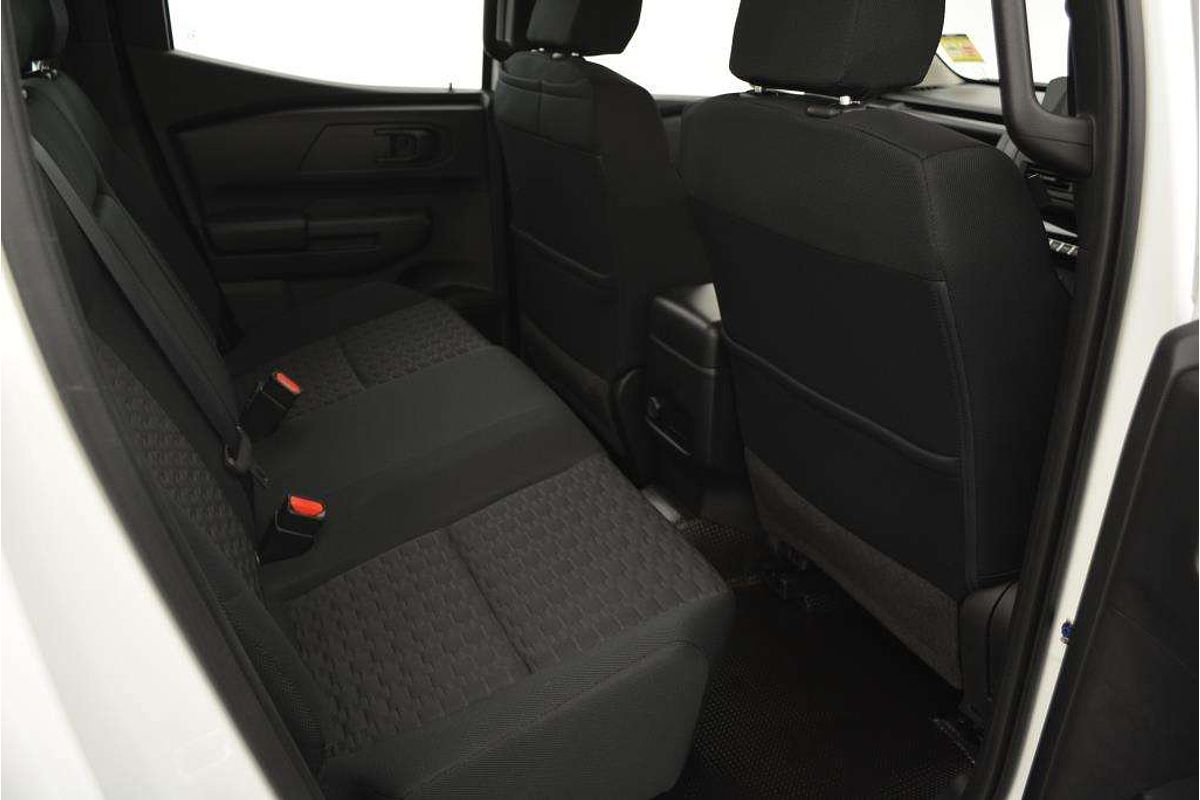 2024 Mitsubishi Triton GLX MV 4X4