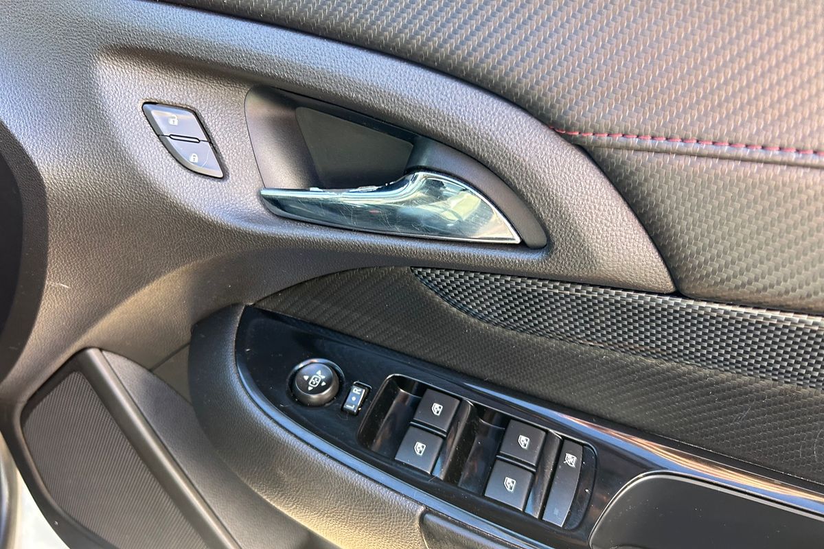 2016 Holden Commodore SV6 Black VF Series II