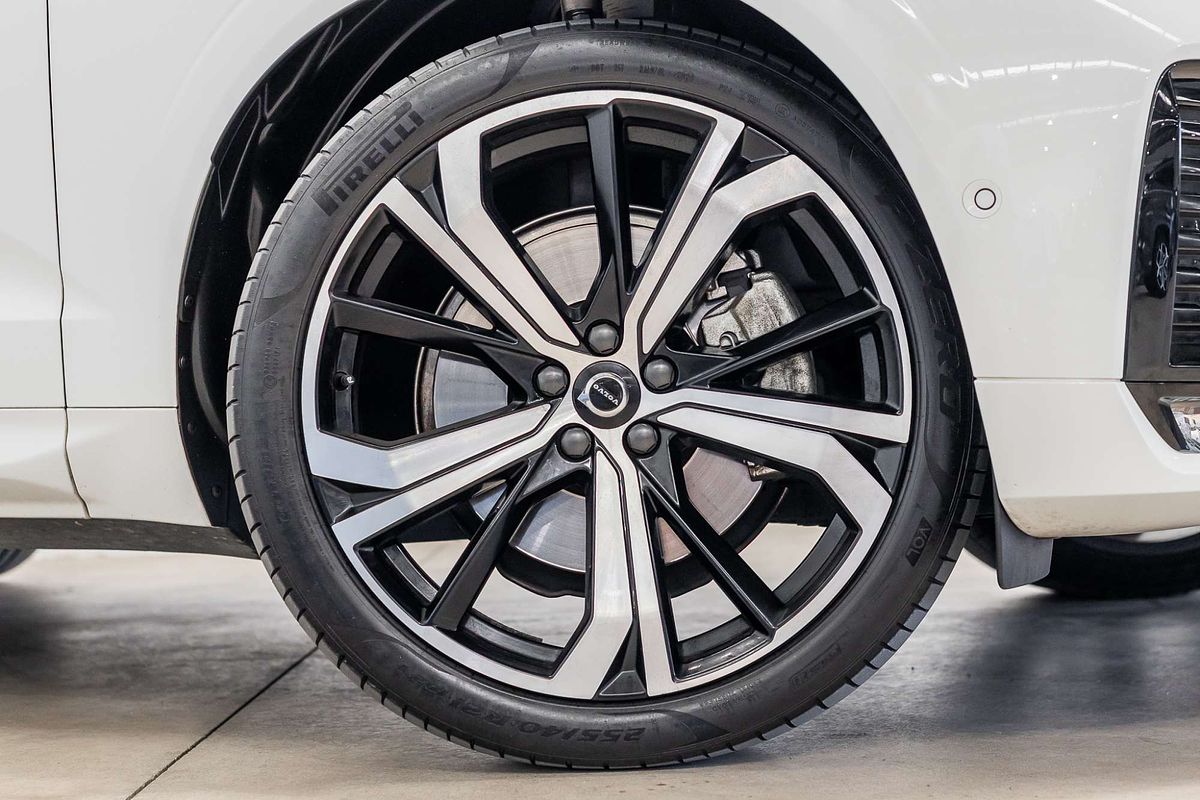 2021 Volvo XC60 B6 R-Design