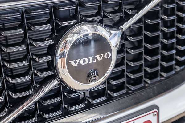 2021 Volvo XC60 B6 R-Design