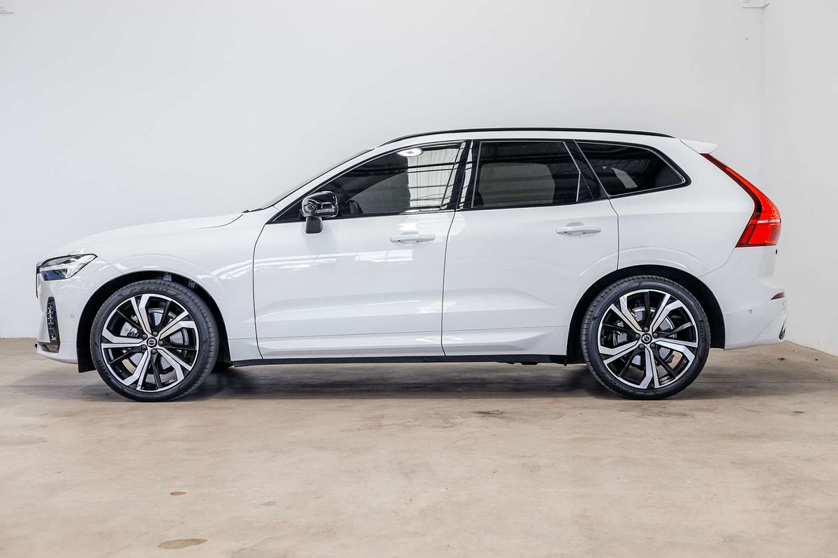 2021 Volvo XC60 B6 R-Design